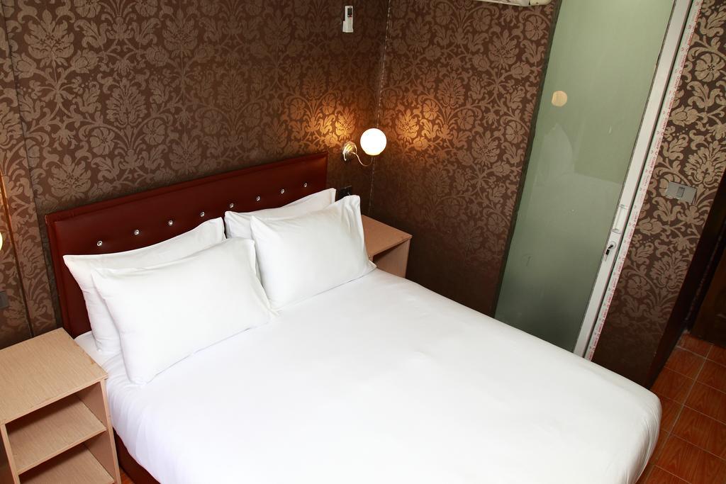 Harrys Suite Hotel Bangkok Oda fotoğraf