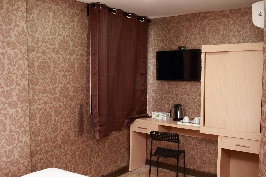 Harrys Suite Hotel Bangkok Oda fotoğraf