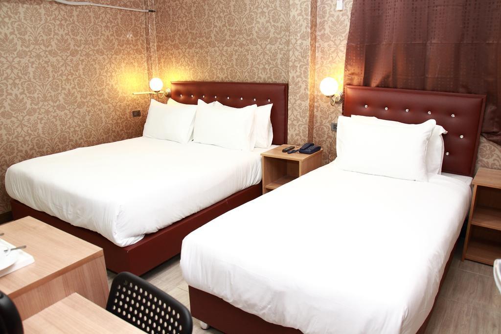 Harrys Suite Hotel Bangkok Oda fotoğraf