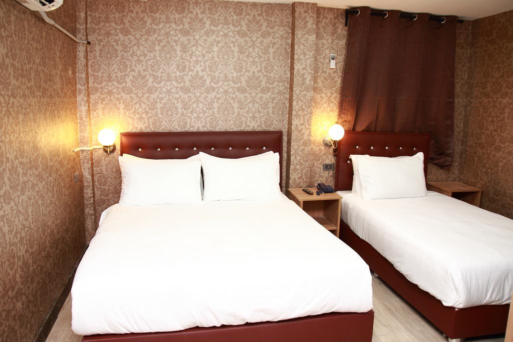 Harrys Suite Hotel Bangkok Oda fotoğraf