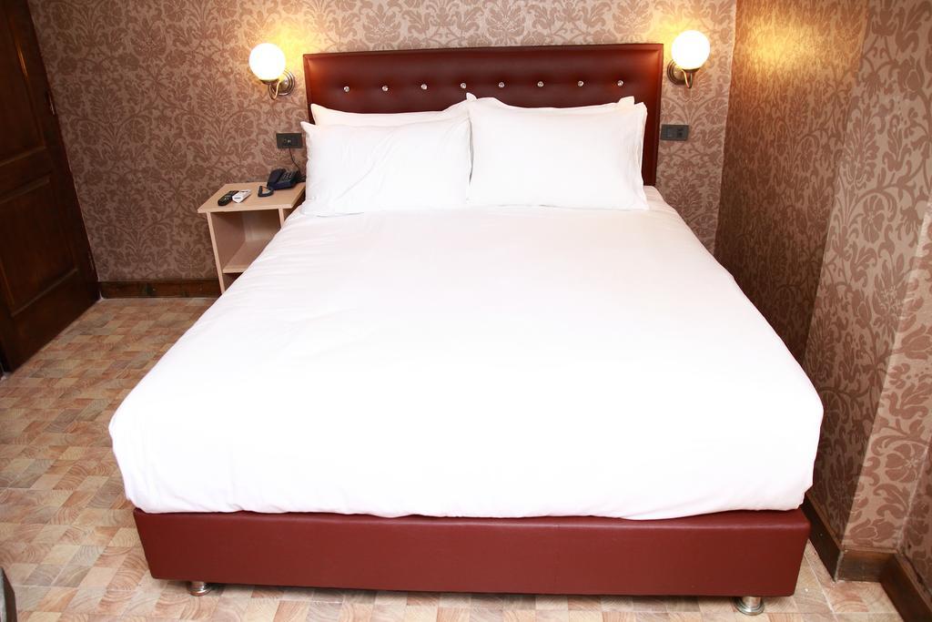 Harrys Suite Hotel Bangkok Dış mekan fotoğraf