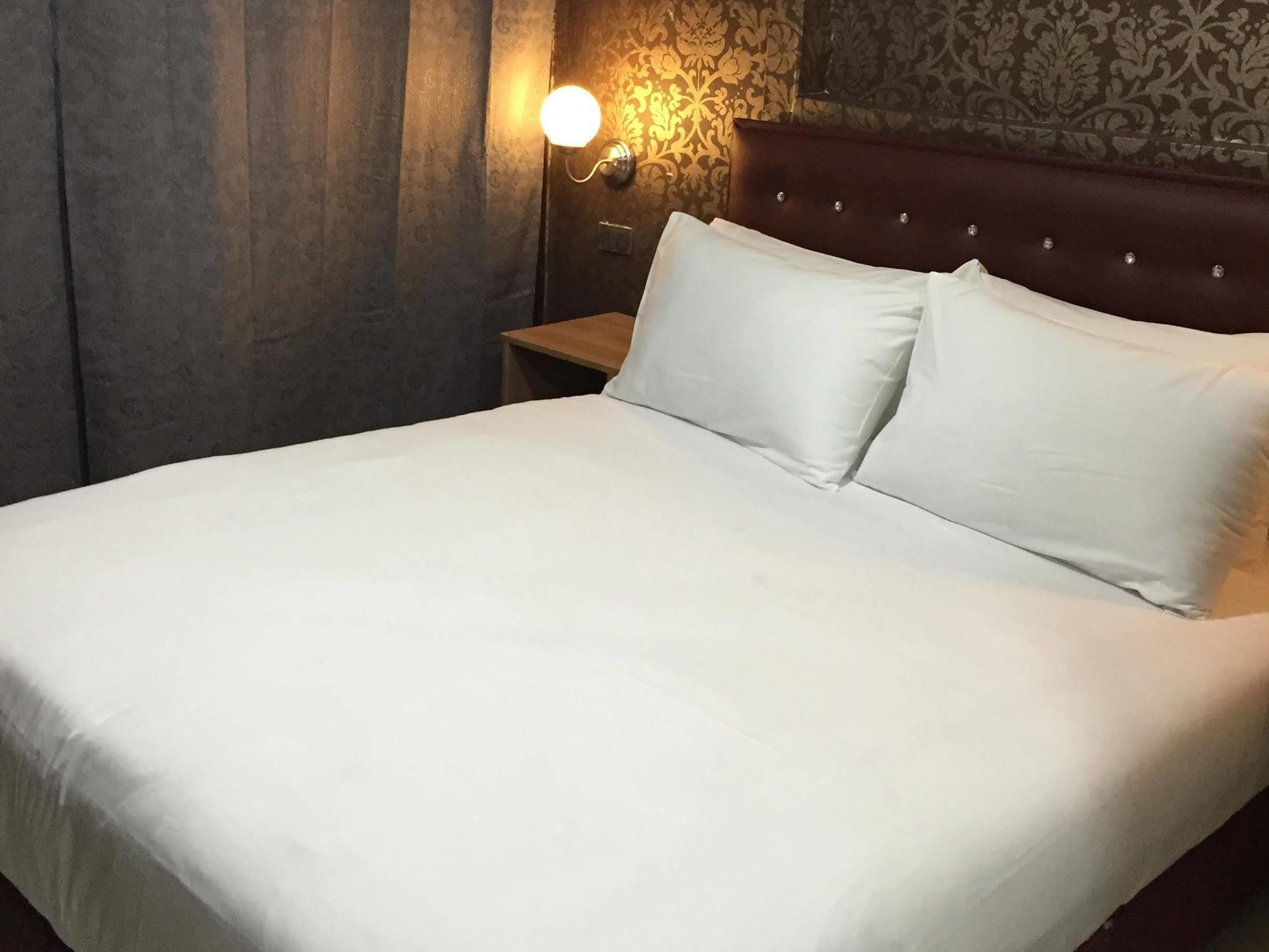Harrys Suite Hotel Bangkok Dış mekan fotoğraf