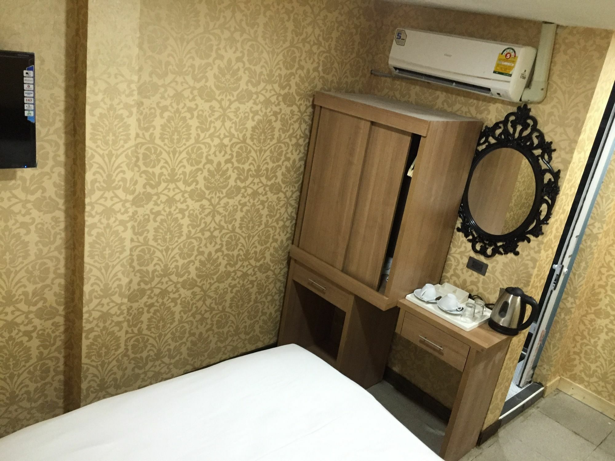 Harrys Suite Hotel Bangkok Dış mekan fotoğraf