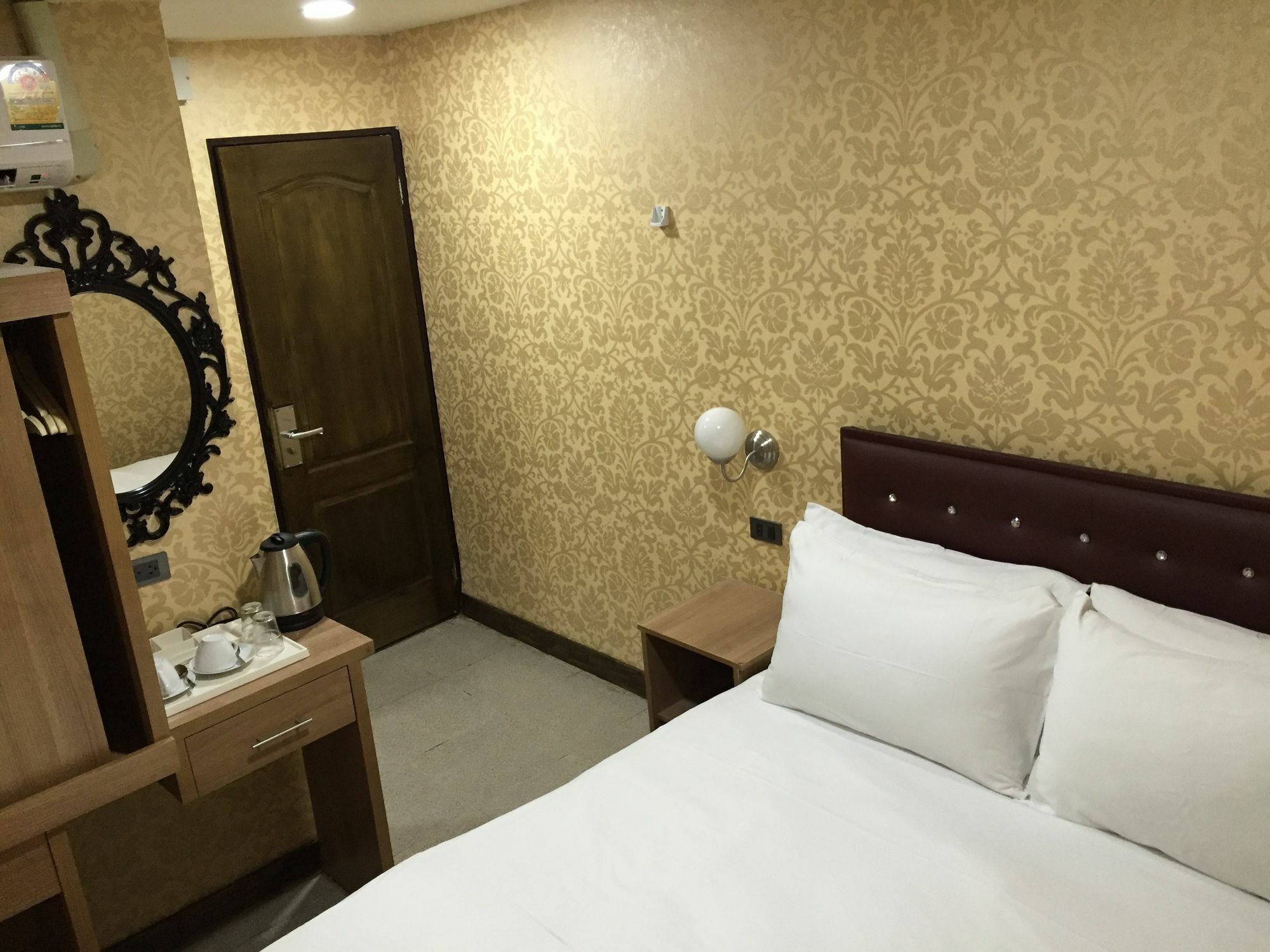 Harrys Suite Hotel Bangkok Dış mekan fotoğraf