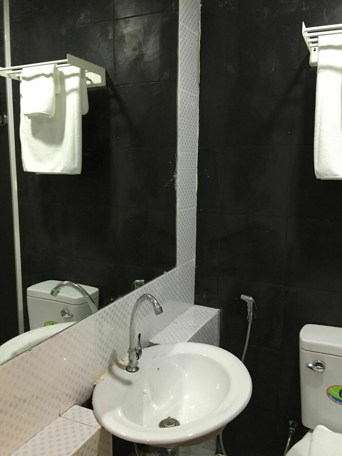 Harrys Suite Hotel Bangkok Dış mekan fotoğraf