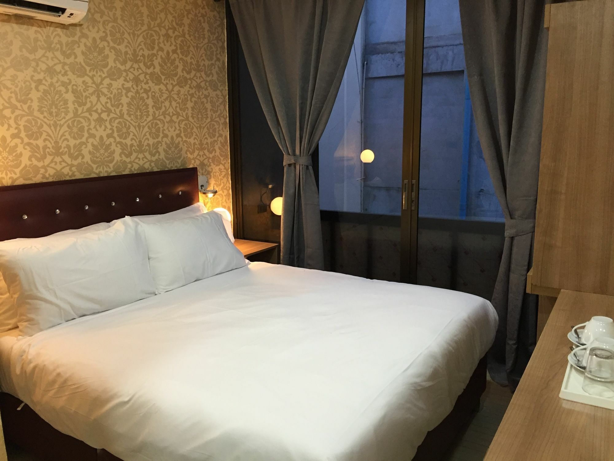 Harrys Suite Hotel Bangkok Dış mekan fotoğraf