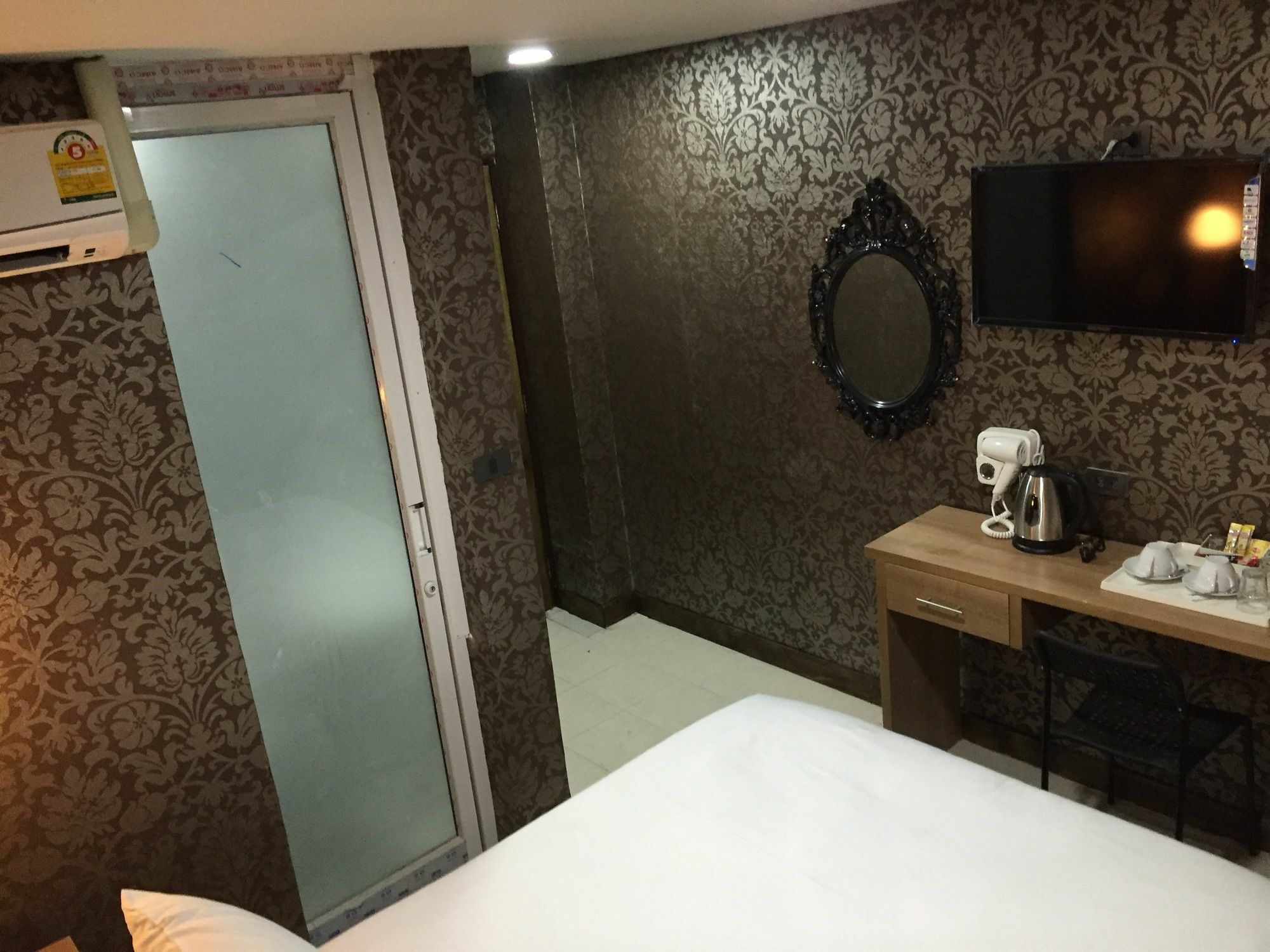 Harrys Suite Hotel Bangkok Dış mekan fotoğraf