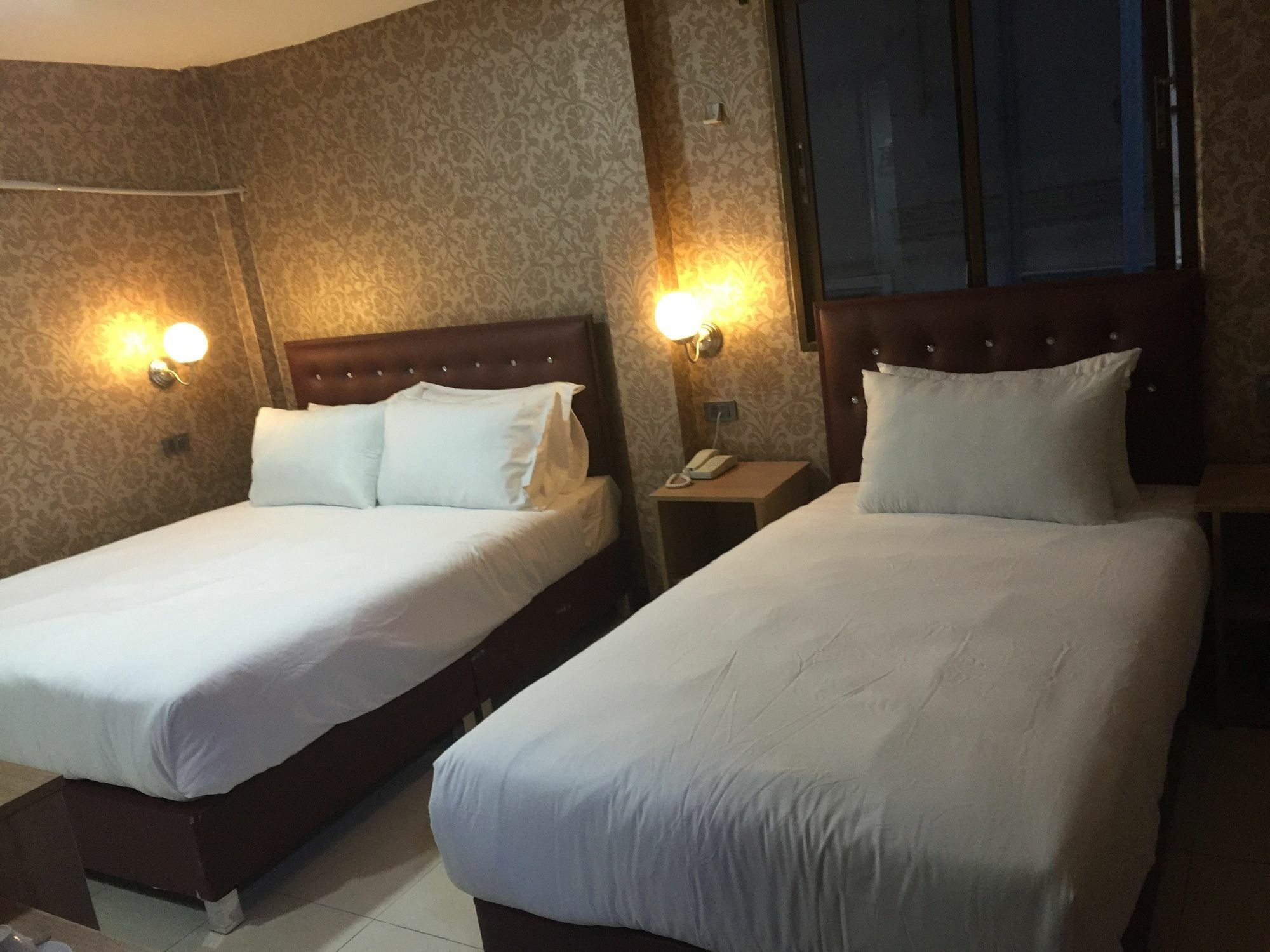Harrys Suite Hotel Bangkok Dış mekan fotoğraf