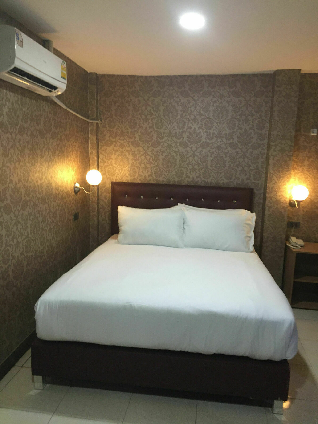 Harrys Suite Hotel Bangkok Dış mekan fotoğraf